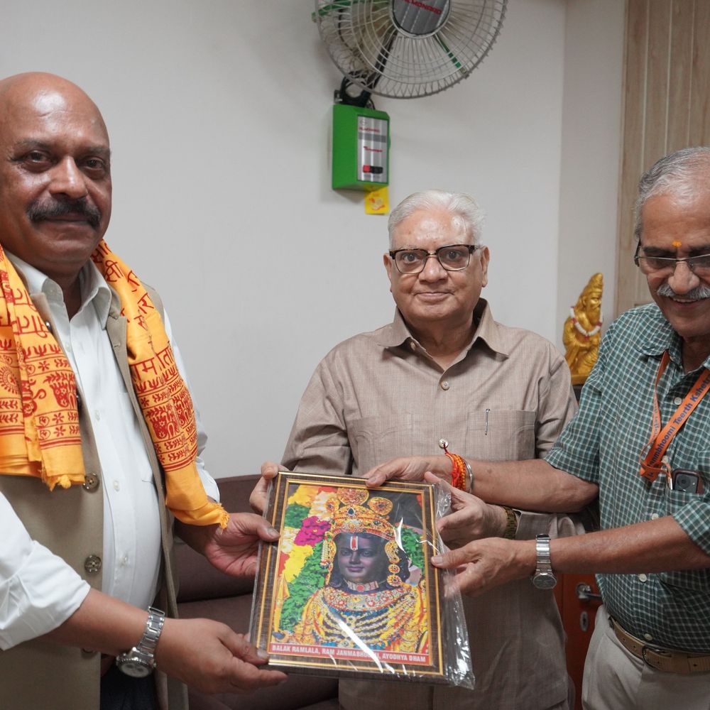 CEO जितेंद्र मिश्रा ने संभाली राम मंदिर का कामकाज:मंदिर परिसर में ही कार्यालय और आवास की रहेगी व्यवस्था, राम लला का किया दर्शन