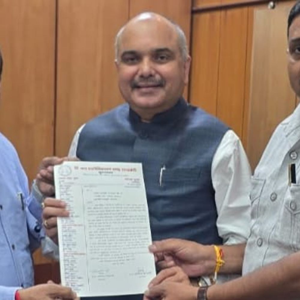‘मुरादाबाद में DRT,CBI और आर्थिक अपराध न्यायालयों की स्थापना हो’:बार एसोसिएशन पदाधिकारियों ने प्रयागराज में हाईकोर्ट के न्यायाधीशों को सौंपा ज्ञापन