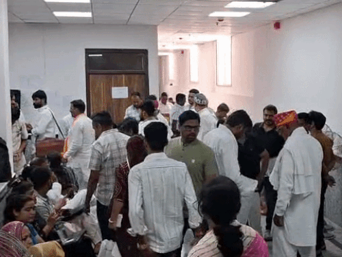 नगर निगम चुनाव-नाम वापसी का आज अंतिम दिन:कांग्रेस-भाजपा बागियों को मनाने में जुटीं, 4 वार्डों में पार्टी प्रत्याशी का निर्दलीय से होगा मुकाबला
