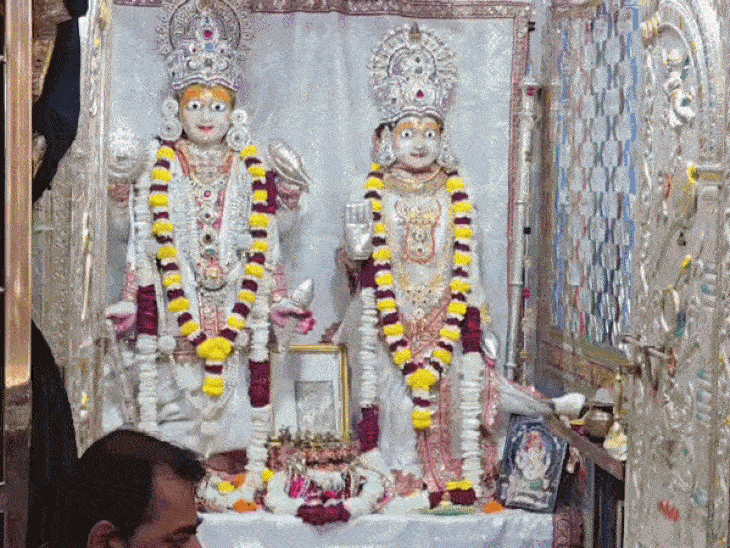 शहर के मंदिरों में कृष्ण जन्मोत्सव की धूम:जगह-जगह मटकी फोड़ आयोजन, कृष्ण वेशभूषा में बच्चे नजर आए