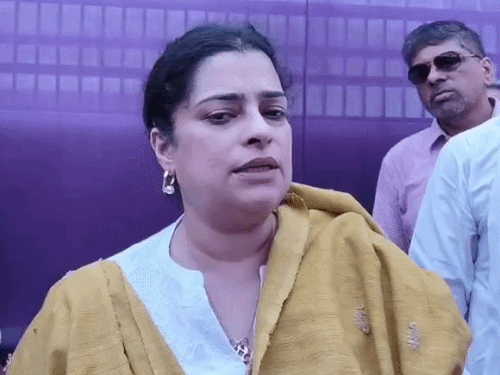 श्रुति चौधरी कांग्रेस व पूर्व CM हुड्डा पर हमलावर:बोली- कांग्रेसी नारेबाजी करके भाग जाते हैं, भिवानी में CM की रैली से पहले खत्म करवाया धरना