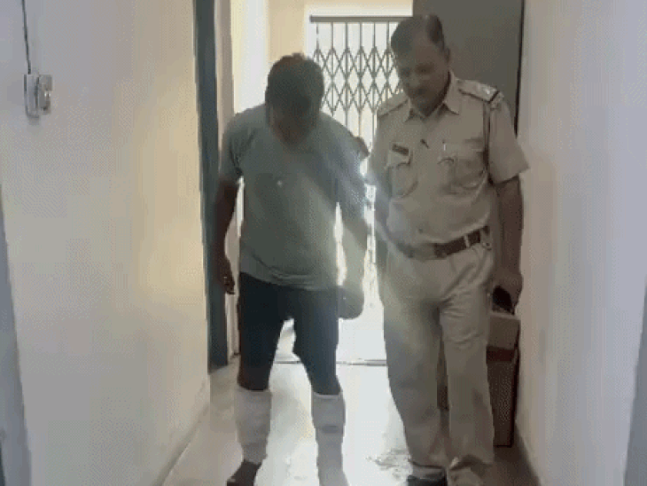 उदयपुर में फायरिंग करने वाला बदमाश गिरफ्तार:6 दिन पहले अंबामाता थाना क्षेत्र में की थी वारदात, आरोपी से पिस्टल और बाइक बरामद