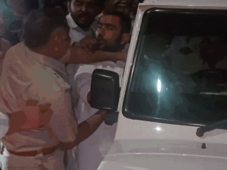 बाड़ेबंदी के लिए प्रत्याशी को किडनैप करने की कोशिश:ASP के साथ हुई धक्का-मुक्की; पुलिस की गाड़ी की चाबी निकालने का प्रयास