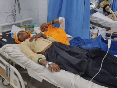 तीये की बैठक से लौटीं 3-बहुओं पर लाठी-फरसी से हमला:2 के सिर में गंभीर चोट आई, बैठक में साथ नहीं ले जाने का आरोप