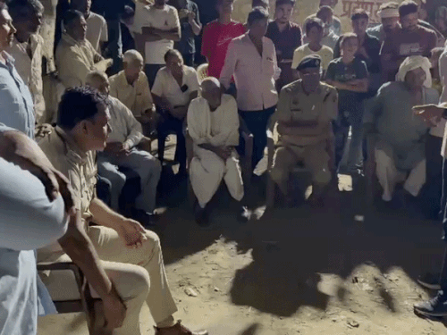 नारनौल में नशे के खिलाफ लोगों ने की बैठक:2 दिन पहले किया था थाने में हंगामा, व्हाट्सऐप ग्रुप बनाकर करेंगे निगरानी