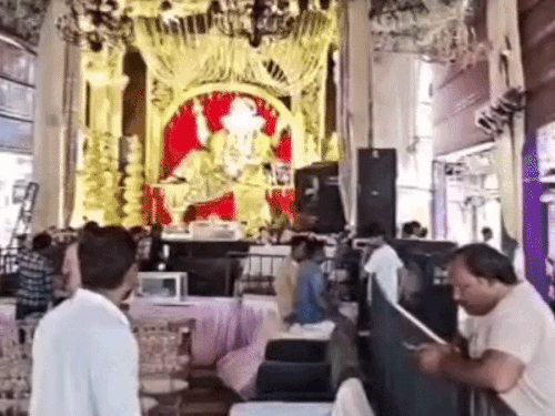 कोटा में नगर सेठ गणपति पंडाल में देर रात हंगामा:तलवार-पिस्टल दिखाने के आरोप के विरोध में बाजार बंद, आरोपी का जुलूस निकालने की मांग