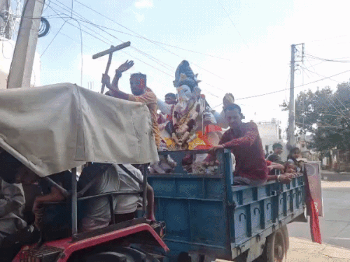 नारनौल में धूमधाम से गणेश विसर्जन:ढोल-नगाड़ों के साथ निकली शोभायात्राएं, शहर में करीब 30 स्थानों पर विराजे थे गणपति, उड़ा रंग-गुलाल