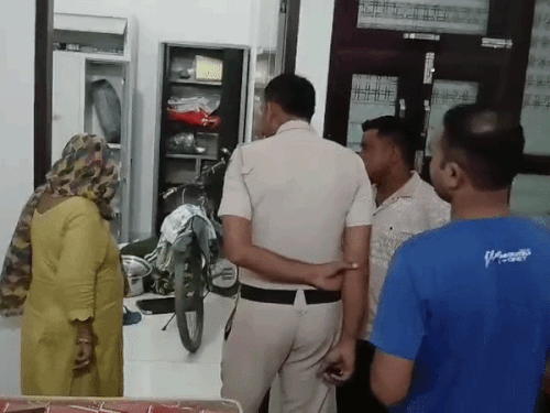 भिवानी के बंद मकान में चोरी:परिवार गुरुग्राम में रहता है, घर लौटने पर पता लगा, टूटे मिले ताले, बिखरा पड़ा था सामान