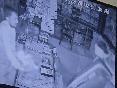 करनाल में कपूर जनरल स्टोर से 7 लाख रुपए चोरी:शटर तोड़कर दुकान में घुसे चोर, नोटों के बंडल और नोटों के हार ले गए; सीसीटीवी में तीन संदिग्ध कैद
