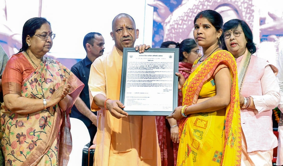 चुनाव से पहले Yogi का ‘MY’ दांव: आंगनबाड़ी महिलाओं संग Youth को साधने की तैयारी, हुए बड़े ऐलान