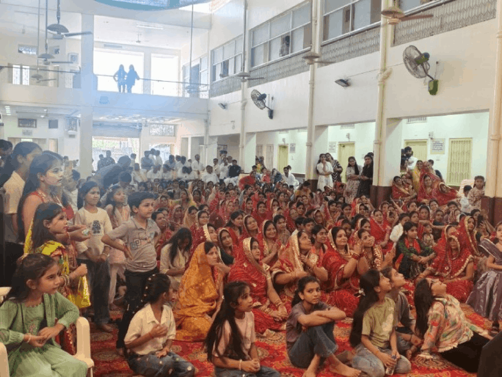 अध्यक्ष बोले- GenZ को समाज की परंपराओं से जोड़ें:शहर में निकाली शोभायात्रा, 51 स्टूडेंट्स को मेडल देकर सम्मानित किया