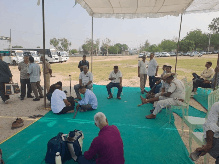 पाली में मतदान दल बूथों के लिए रवाना:कल जिला परिषद और पंचायत समिति के वार्डों में वोटिंग, 30 अक्टूबर को पंच-सरपंच चुनाव
