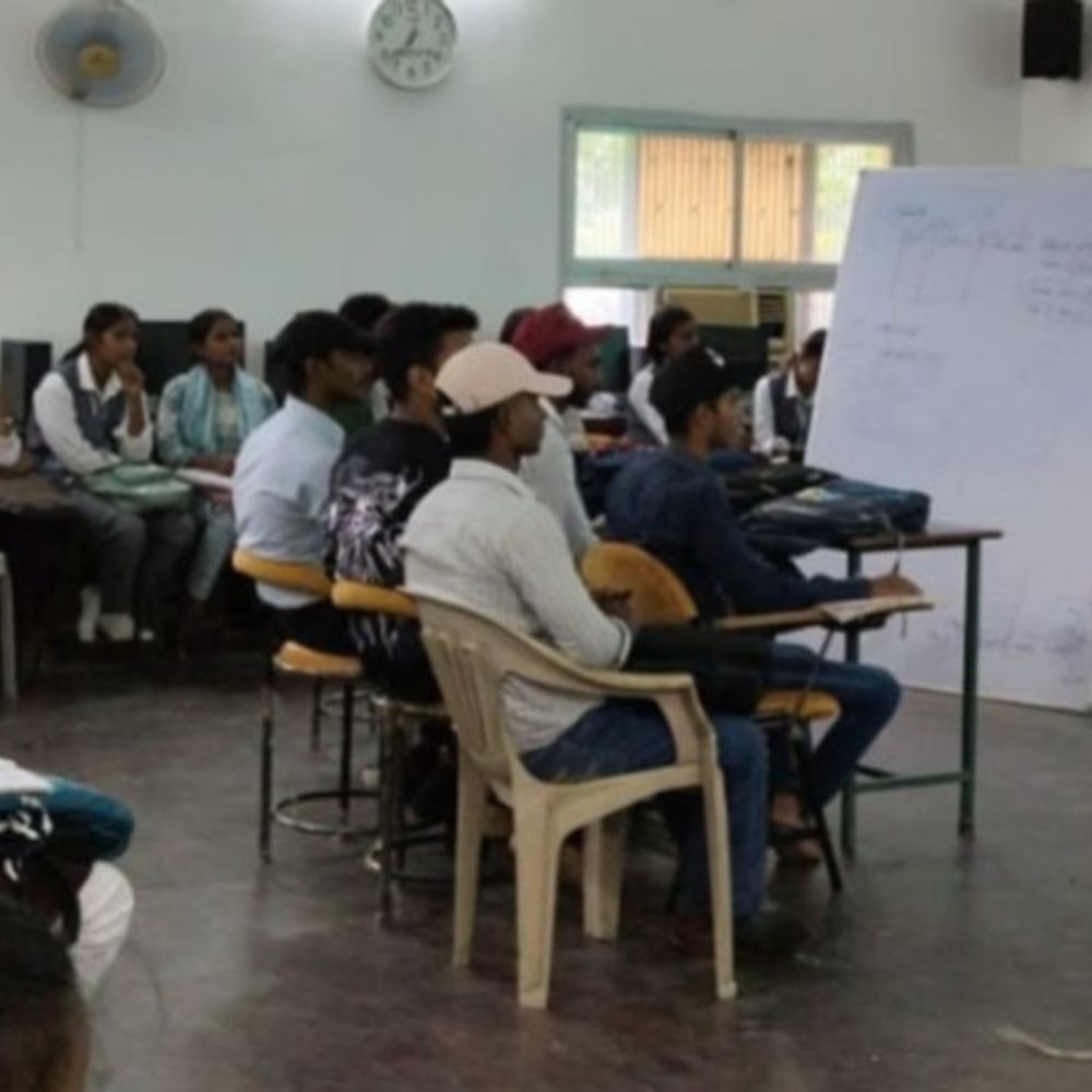 वाराणसी में सेवा संकल्प अभियान:जगतपुर के कॉलेज में हेल्थ एंड हाइजीन पर जागरूकता कार्यक्रम