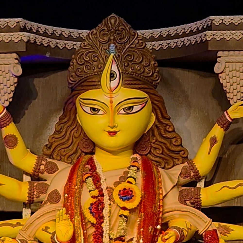हजारीबाग कालीबाड़ी में शिक्षा थीम पर सजा दुर्गा पूजा पंडाल:पुरातन से आधुनिक शिक्षा व्यवस्था तक का दिखाया सफर, अजंता शैली की है मां दुर्गा प्रतिमा
