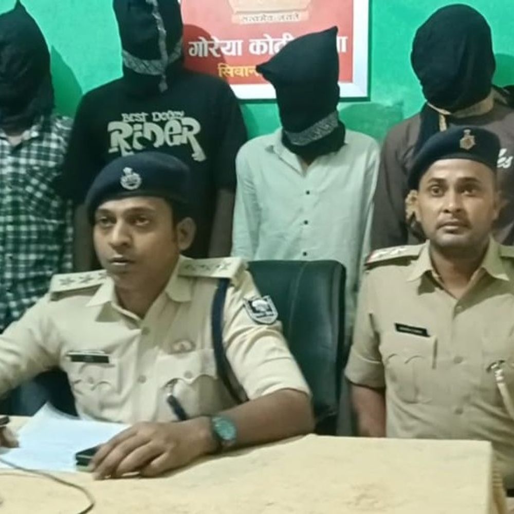 दुर्गा मंदिर से चोरी के सभी गहने बरामद, 4 अरेस्ट:सीवान के हुलास छपरा मंदिर का मामला; फरार आरोपी के घर से रिवॉल्वर भी मिली