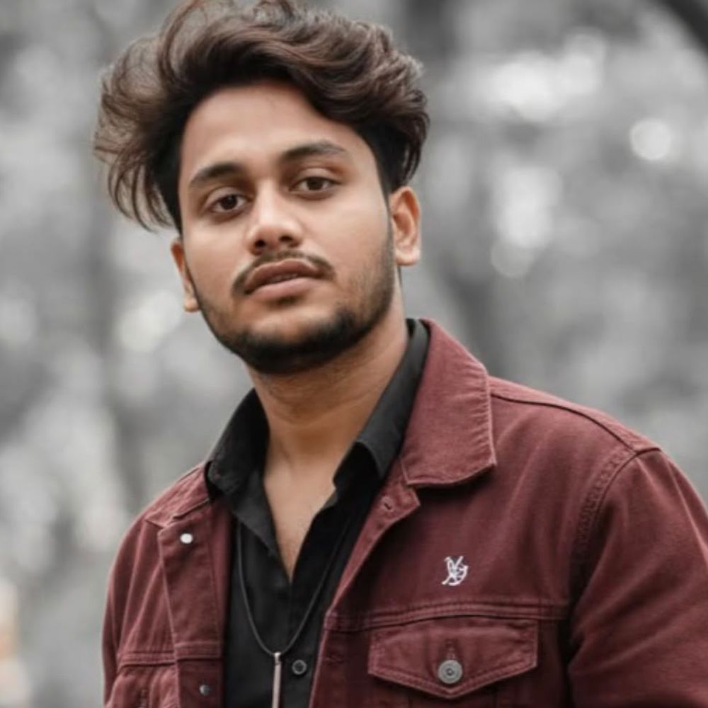गुजरात से लौटे युवक का पेड़ से लटका मिला शव:2 महीने से परिवार से नहीं हुई थी बातचीत, मार्च में गया था कमाने