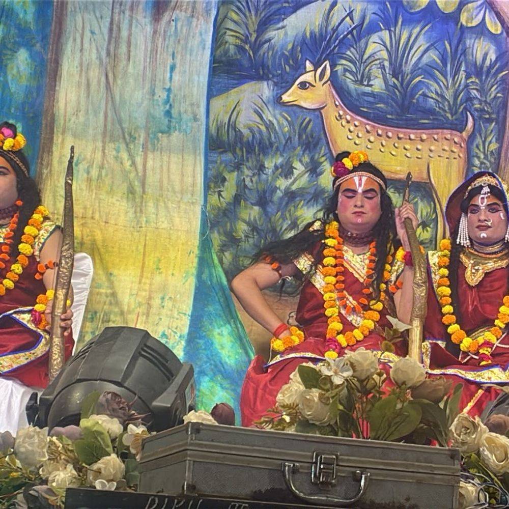 रामलीला में भरत मिलाप और राम-शबरी भेंट का मंचन:नेपाली पार्क में शिशुबाल रामलीला समिति के 58वें महोत्सव का छठा दिन
