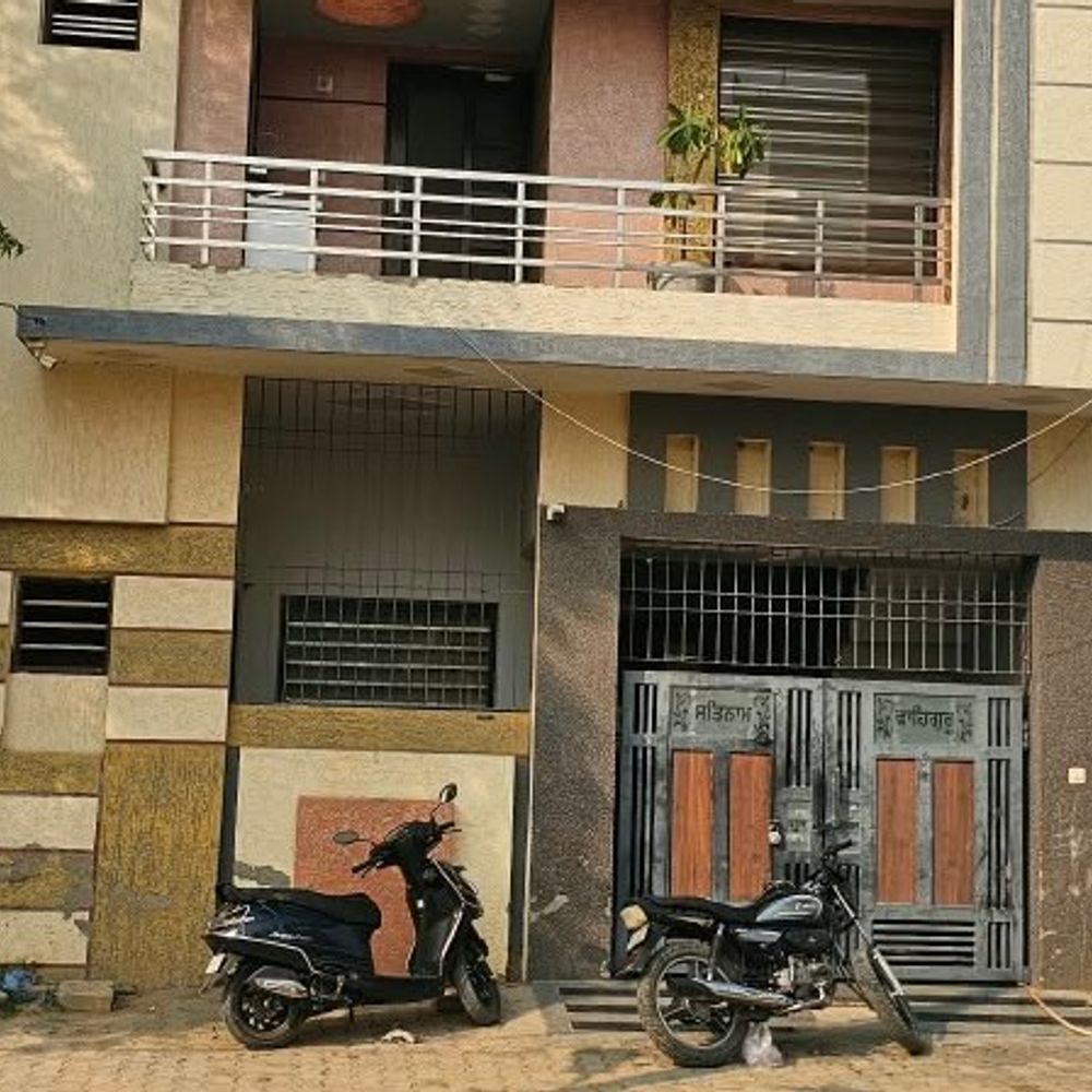 फतेहाबाद पुलिस ने फ्रीज की 11 तस्करों की प्रॉपर्टी:₹1.94 करोड़ कीमत; लग्जरी गाड़ियां और सोने- चांदी के जेवर भी जब्त किए