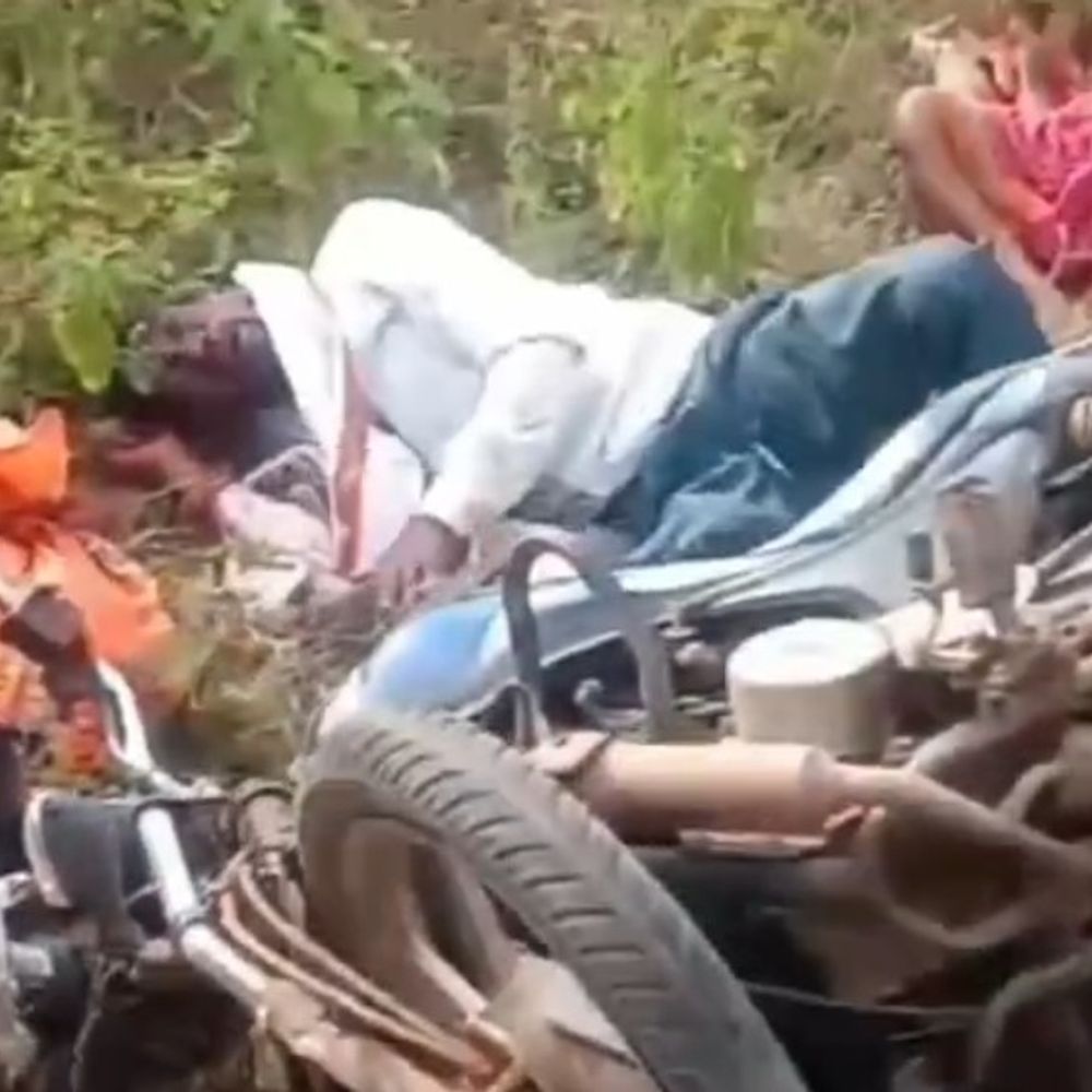 धनककड़ी-केरपानी मार्ग पर दो बाइकों की टक्कर:प्राथमिक उपचार के बाद लखनादौन सिविल अस्पताल रेफर; पुलिस कारणों की जांच में जुटी