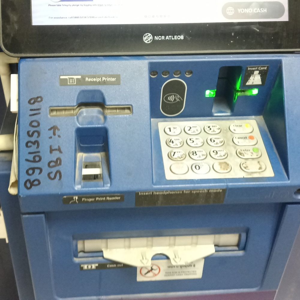 SBI ATM में ढाई लाख की धोखाधड़ी:फर्जी नंबर के झांसे में आकर पैसे गंवाए, मधुबनी में एसएसपी कार्यालय के पास हुई घटना