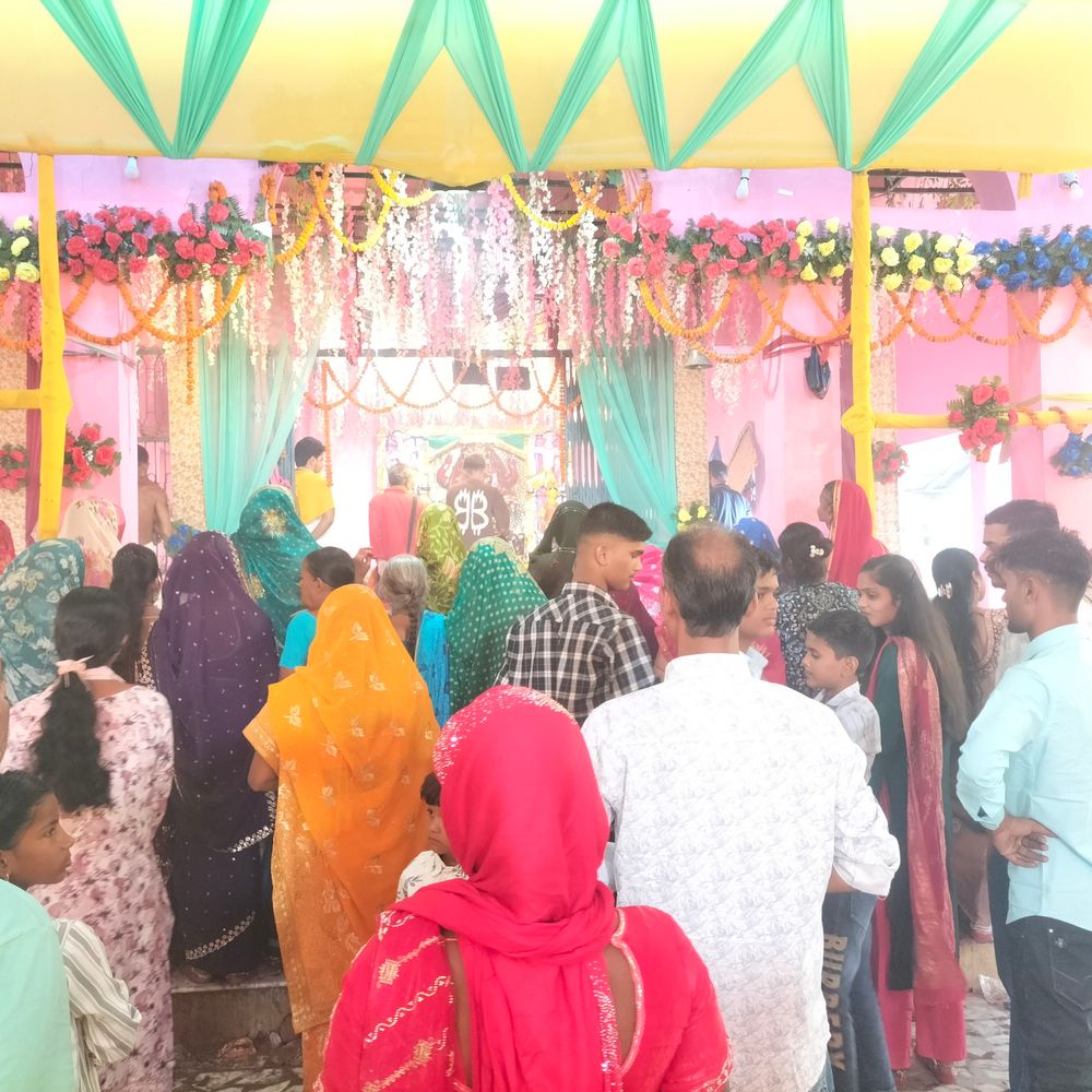 बेगूसराय के चांदपुरा दुर्गा स्थान में उमड़ी श्रद्धालुओं की भीड़:मां को खोयछा चढ़ाकर सुख-समृद्धि की कामना की, रात में हुआ जागरण