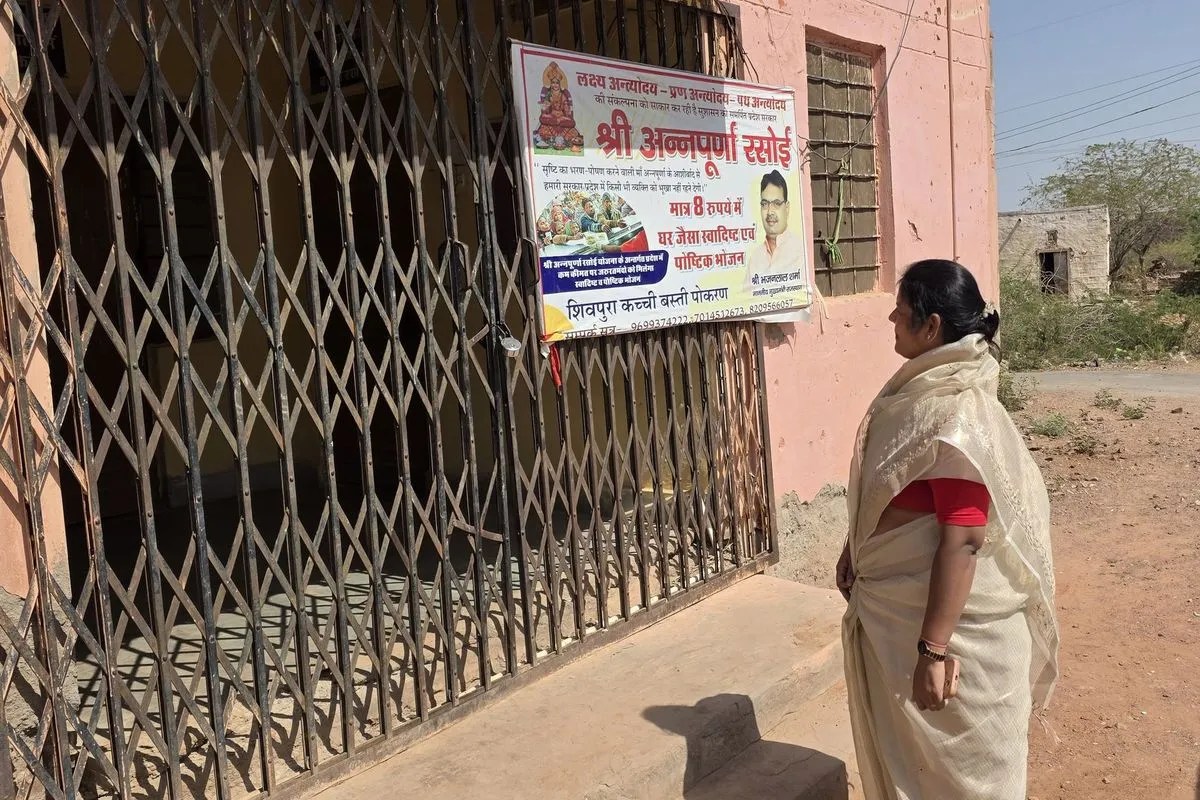 jaisalmer: एक रसोई मिली बंद, दो में नहीं मिले ऑपरेटर, सफाई व्यवस्था पर भी जताई नाराजगी