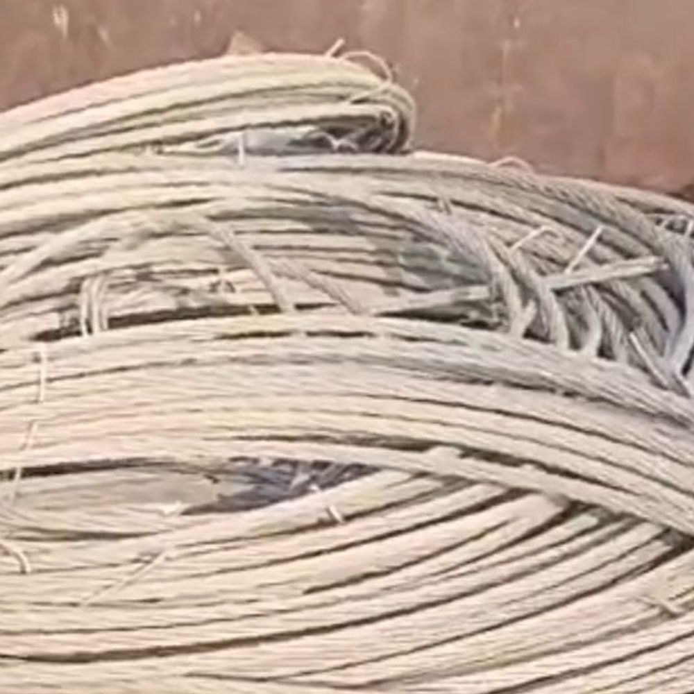 महोबा में बंद पड़ी 66 KV लाइन के तार चोरी:ट्रैक्टर-ट्रॉली समेत युवक पकड़ा गया, जेई की तहरीर पर पुलिस ने शुरू की जांच