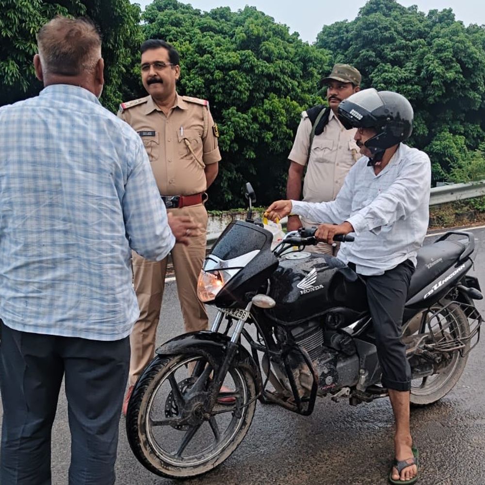 बोचहा-गरहां थाना क्षेत्रों में वाहन अभियान:पुलिस ने 200 से अधिक बाइक की जांच की, नियम तोड़ने वालों के काटे चालान