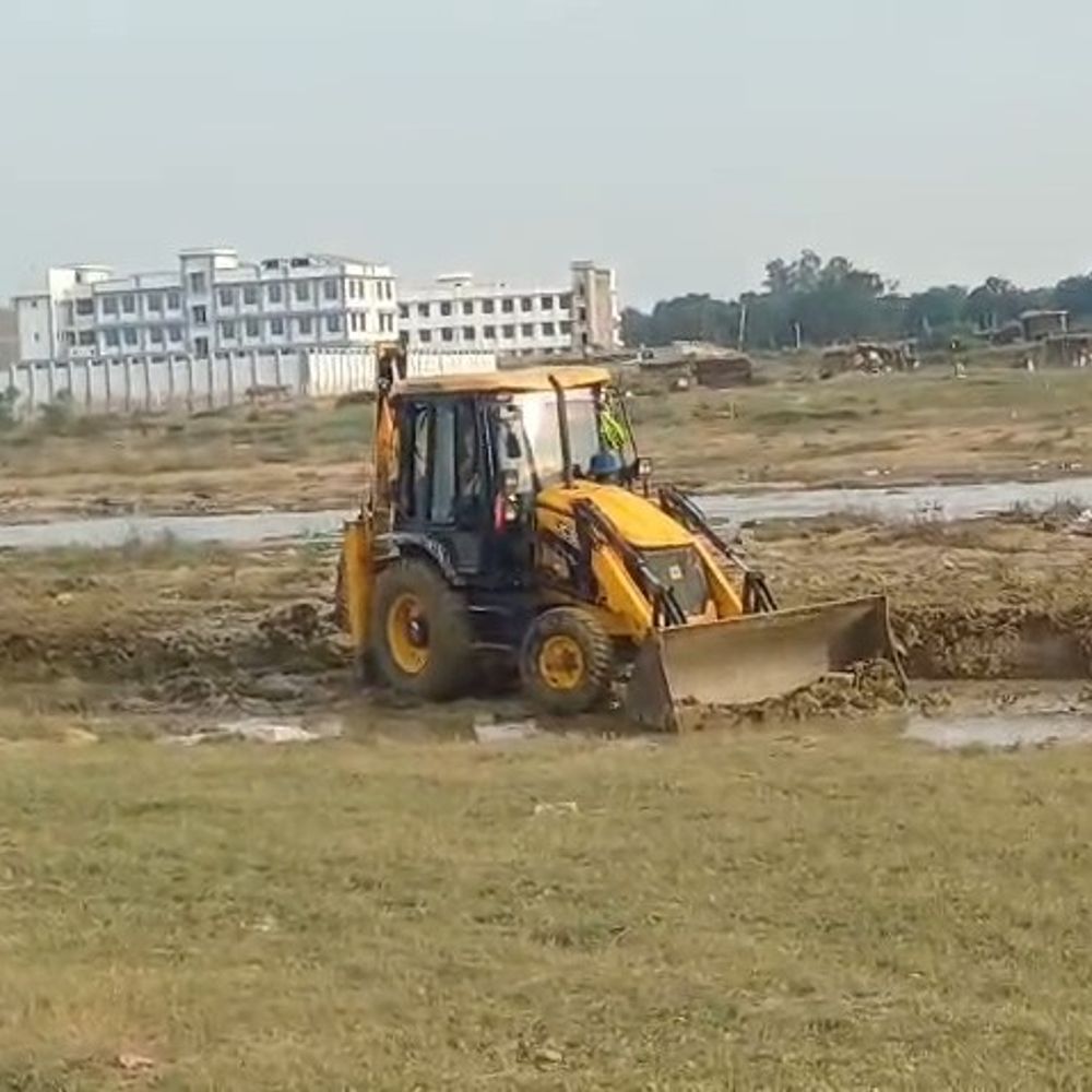 जमुई में छठ घाटों की 2 दिन से सफाई शुरू:वार्ड 1 से 30 तक मरम्मत और प्लेटफार्म का निर्माण