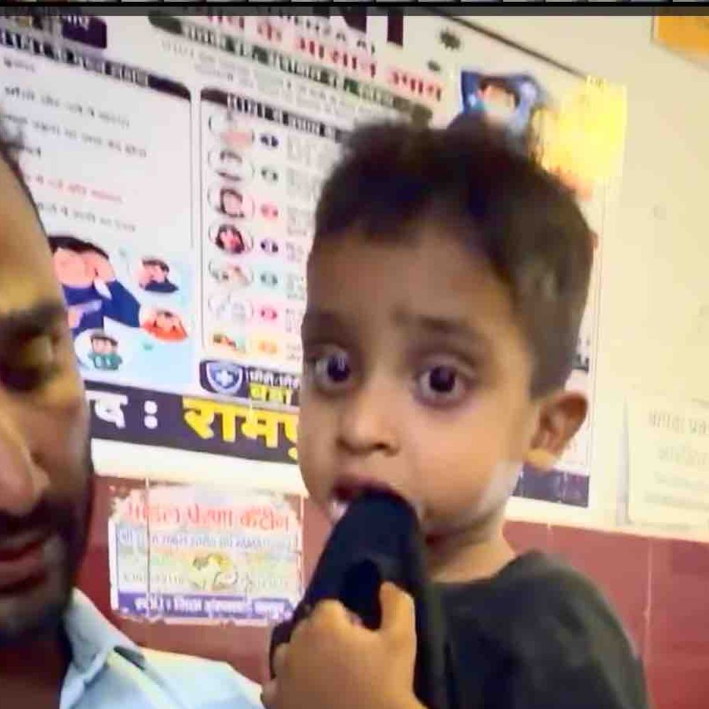 3 साल के मासूम पर आवारा कुत्तों का हमला:रामपुर में पेट पर काटकर किया घायल, जिला अस्पताल में इलाज