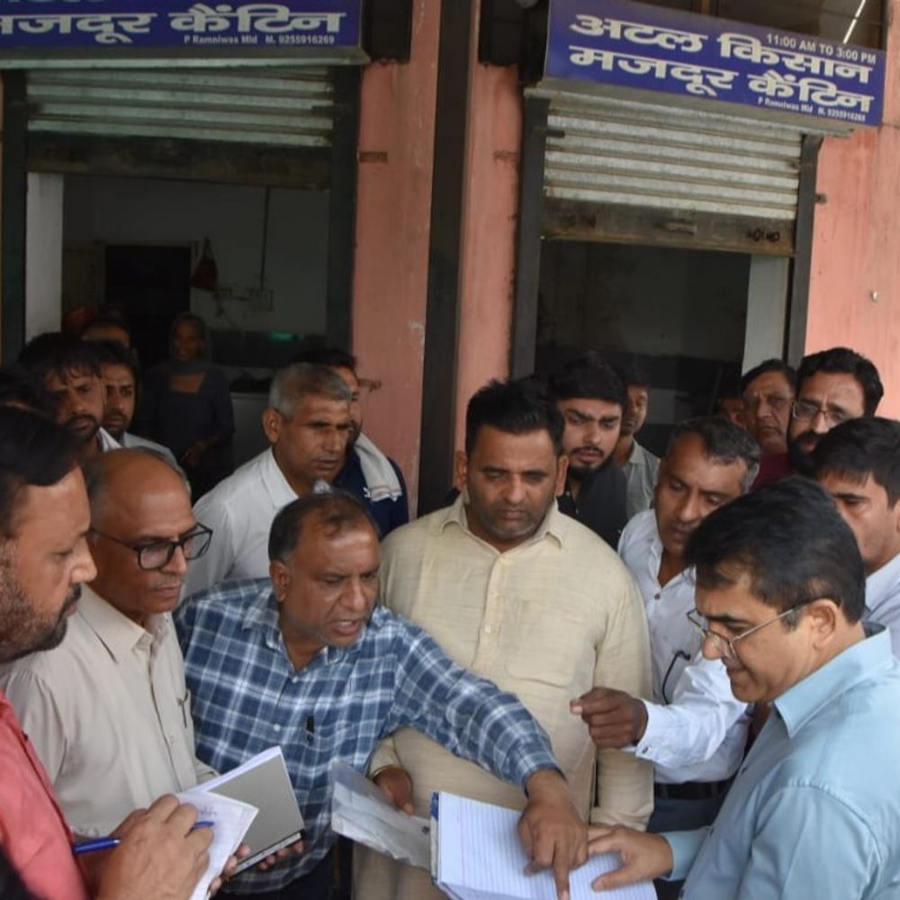 जब स्वीडन से सीएम ने किया डीसी को फोन:मतलौडा मंडी में निरीक्षण करने पहुंचे डीसी, बोले किसानों की फसल भीगी तो होगी कार्रवाई