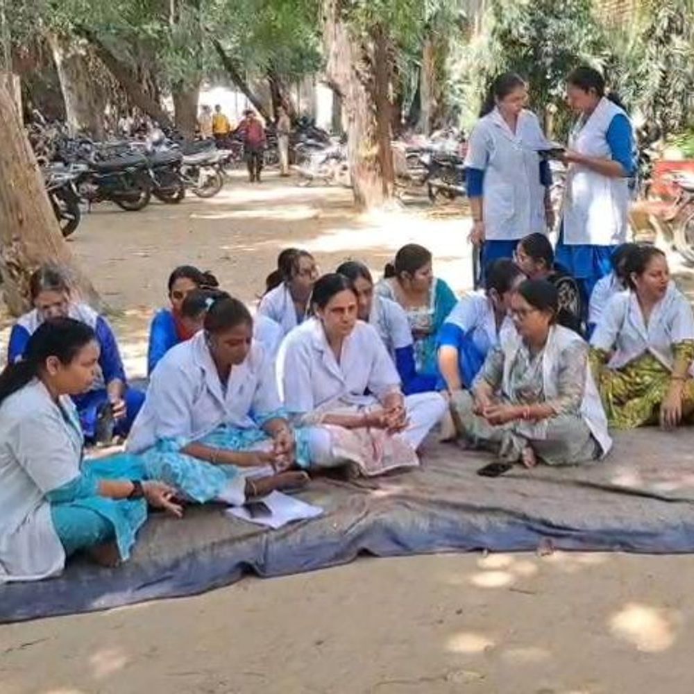 रेवाड़ी में नर्सिंग स्टाफ ने तेज किया आंदोलन:ऑनलाइन ट्रांसफर पॉलिसी का विरोध, 5 से 7 अक्टूबर तक हड़ताल