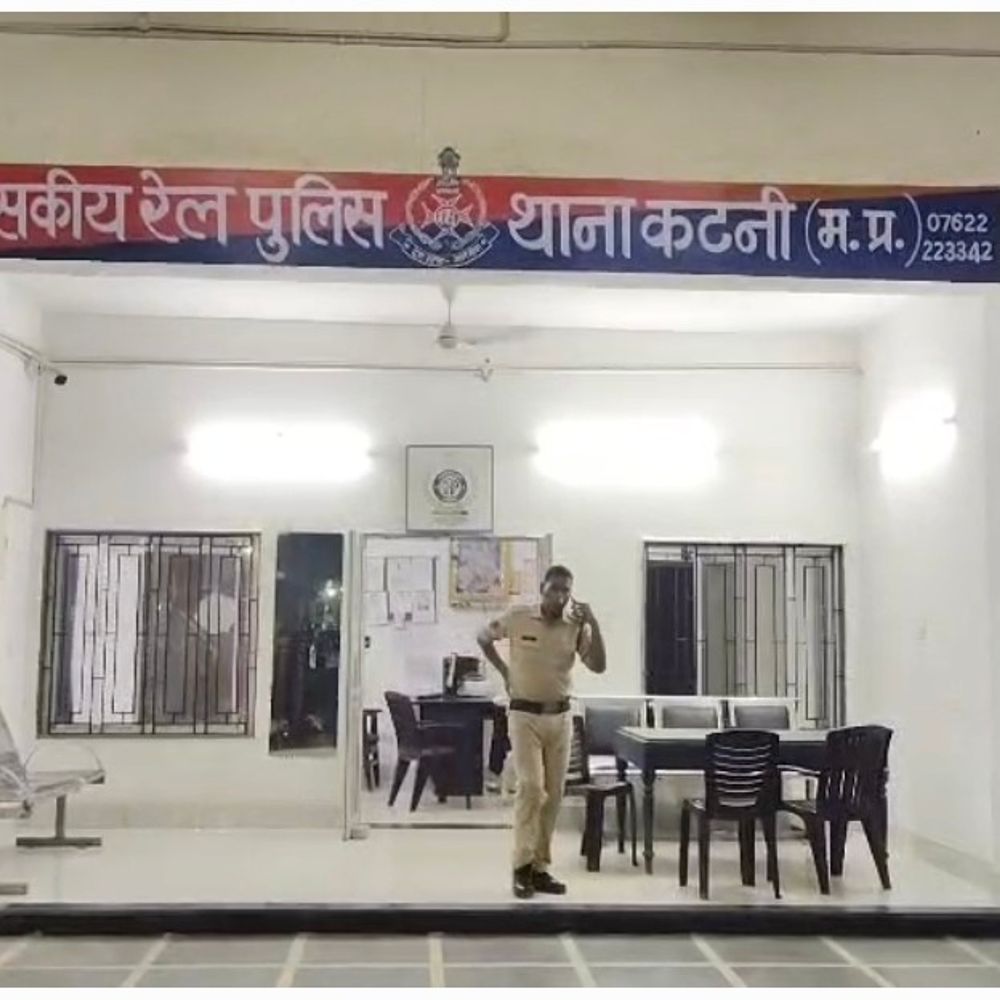 चाकू दिखाकर लूट करने वाले 9 आरोपी गिरफ्तार:कटनी में ट्रेन लूट गिरोह का पर्दाफाश; पूछताछ में 30 अन्य के सुराग मिले