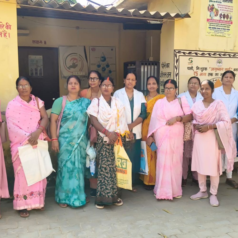 सोनभद्र में ‘टीका मित्र’ एलईडी वैन और ई-रिक्शा रवाना:84 गांवों में चलेगा जागरूकता अभियान, शून्य खुराक वाले बच्चों की होगी पहचान