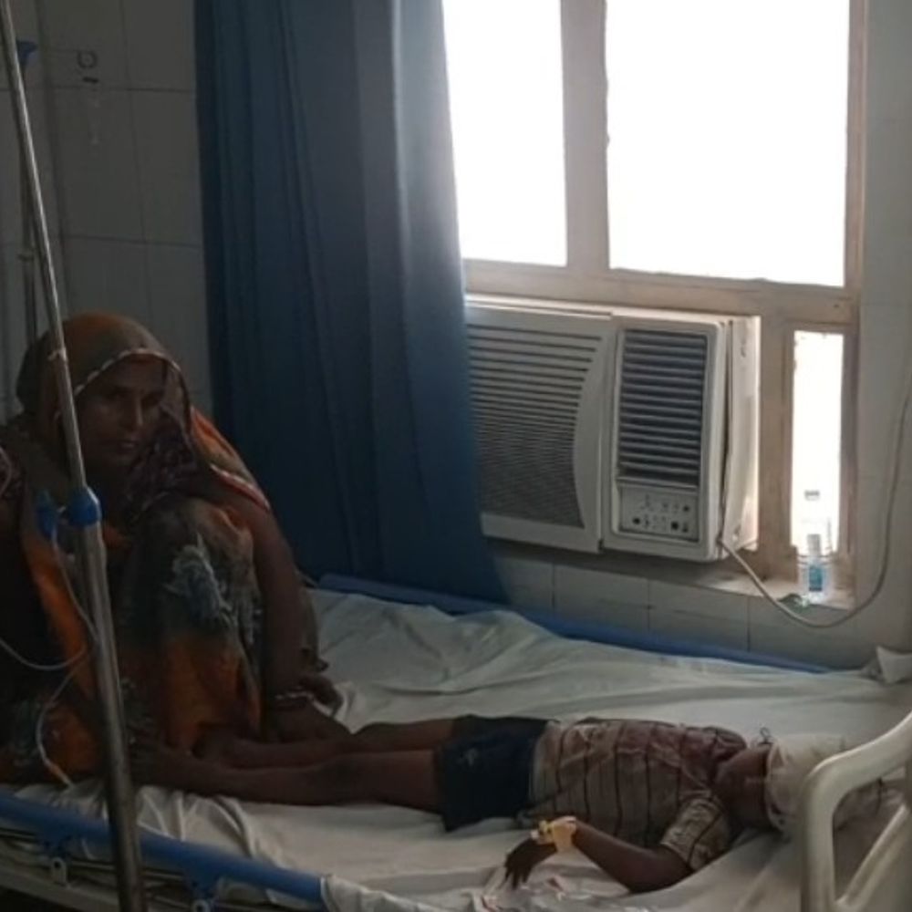बहराइच में 8 साल की बच्ची को कुत्ते ने काटा:घर के बाहर खेल रही थी मासूम, एक दिन पहले भी दो बच्चों पर किया था हमला