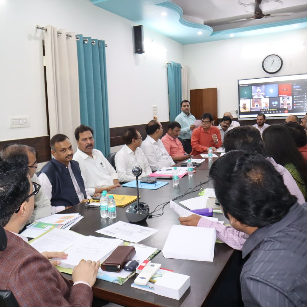 सहारनपुर में विकास कार्यों की खराब रैंकिंग पर कमिश्नर नाराज:नोडल अधिकारी का वेतन रोका, अफसरों को कार्यशैली सुधारने की चेतावनी दी