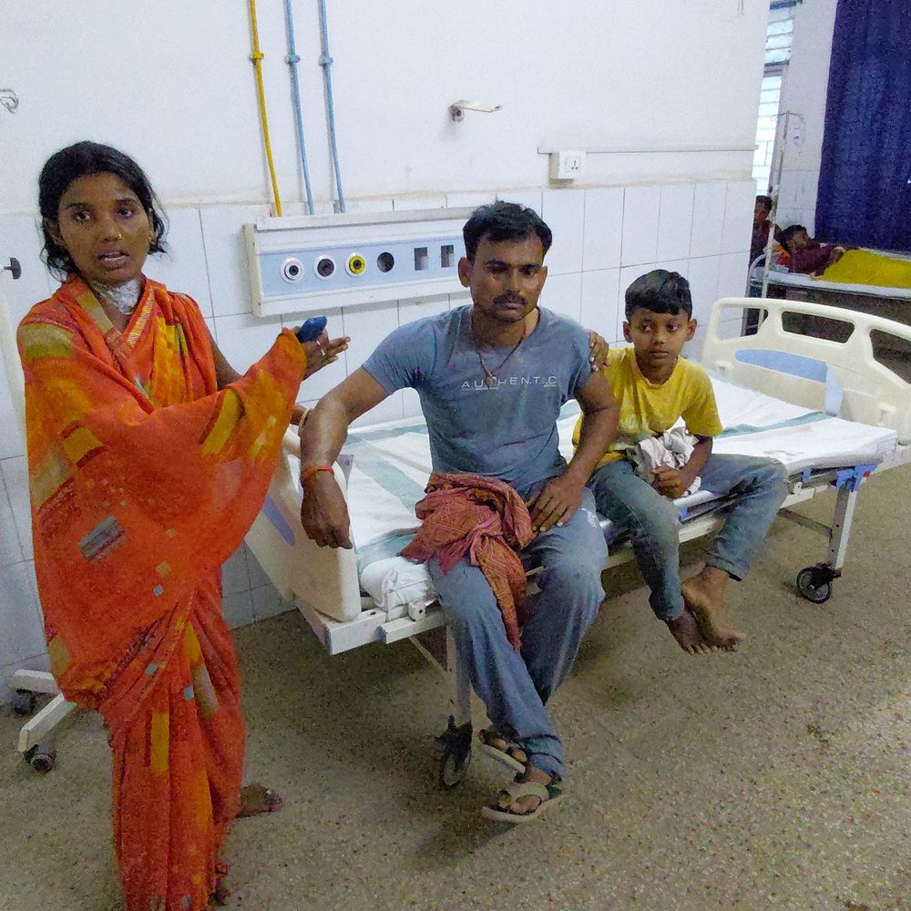 बोरिंग कराने को लेकर भाइयों में विवाद:नीमा गांव में छोटे ने बड़े भाई पर हमला कर लाठी-डंडों से पीटा, बचाने आए बेटे को भी मारा