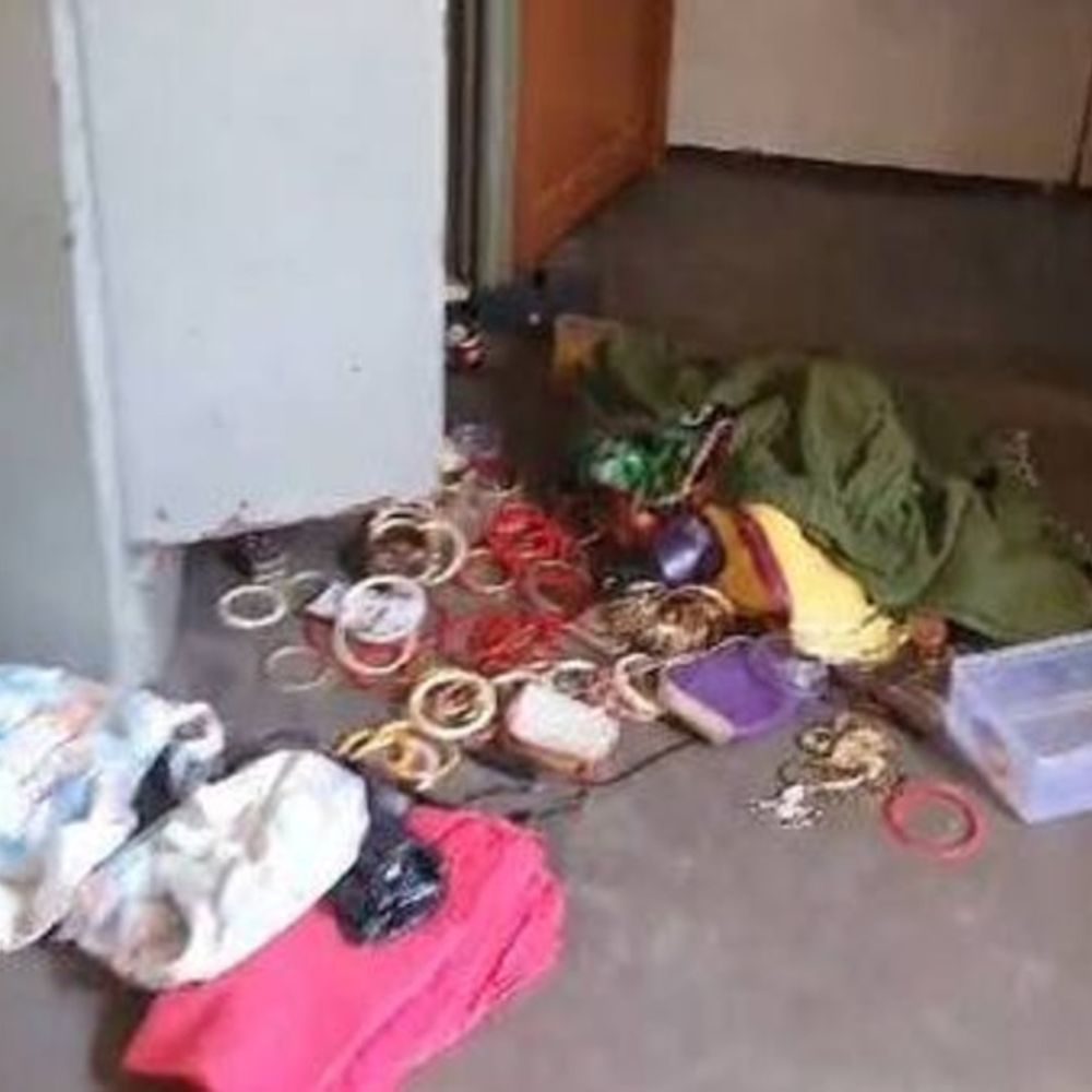 सुने मकान में मौका पाकर घुसे चोरों ने की वारदात:संदूक तोड़कर 38 ग्राम सोना चुराया, पुलिस खंगाल रही CCTV