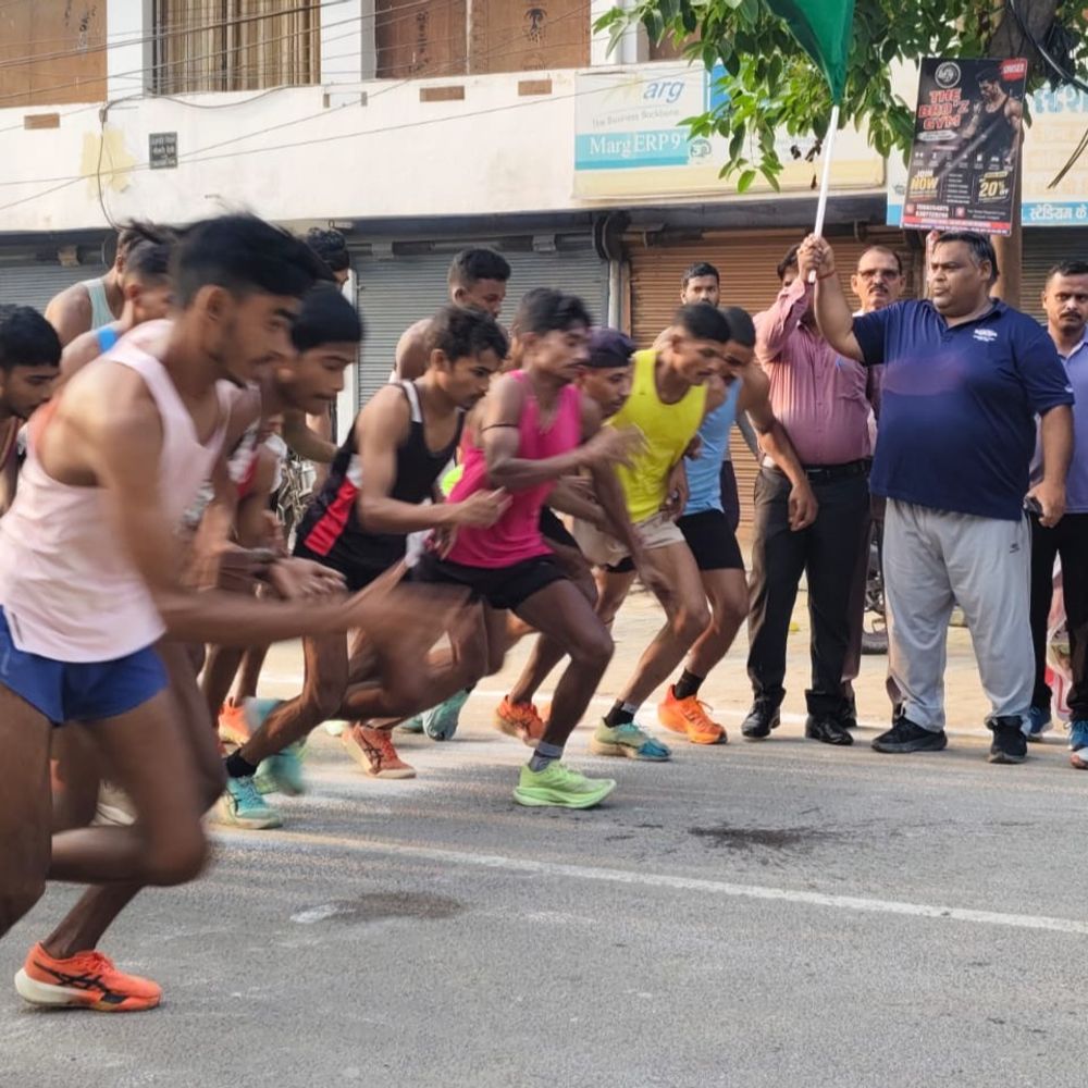 आजमगढ़ में गांधी जयंती पर क्रॉस कंट्री रेस:157 खिलाड़ियों ने लिया हिस्सा, गौतम प्रजापति और किरन वर्मा ने हासिल किया प्रथम स्थान