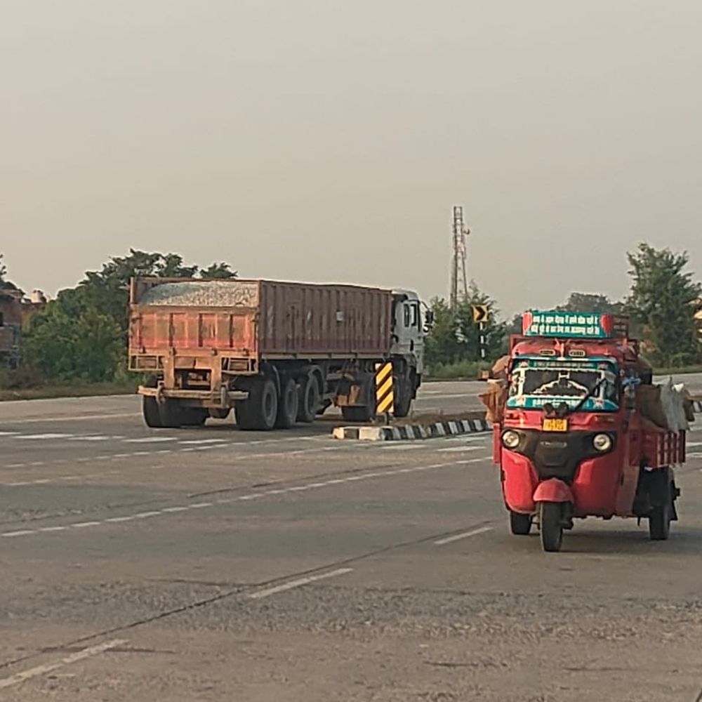 आजमगढ़ में गुरुवार को निकली तेज धूप:बुधवार को दोपहर के बाद बदला था मौसम का मिजाज