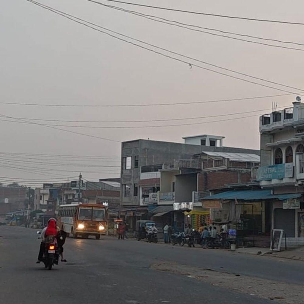 आजमगढ़ में रविवार को निकली बादलों वाली धूप:शुक्रवार को भी निकली थी बादलों वाली धूप,रात के तापमान में हो रही गिरावट, 19 डिग्री पहुंचा न्यूनतम तापमान