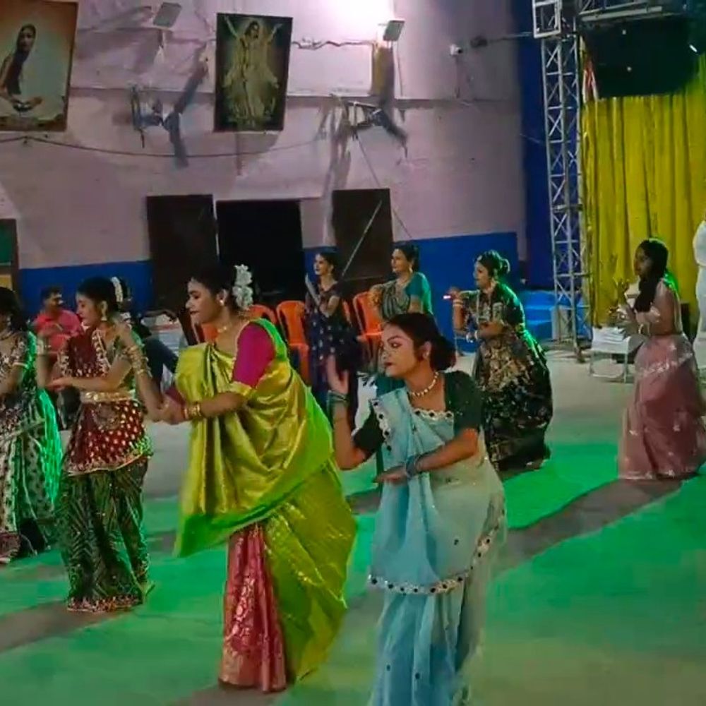 समस्तीपुर- दुर्गाबाड़ी में बंगाली संस्कृति-परंपरा के अनुसार मां की अराधना:धुनुची नृत्य और ढाक वादन है खास पहचान; बच्चों के लिए प्रतियोगिता का भी आयोजन