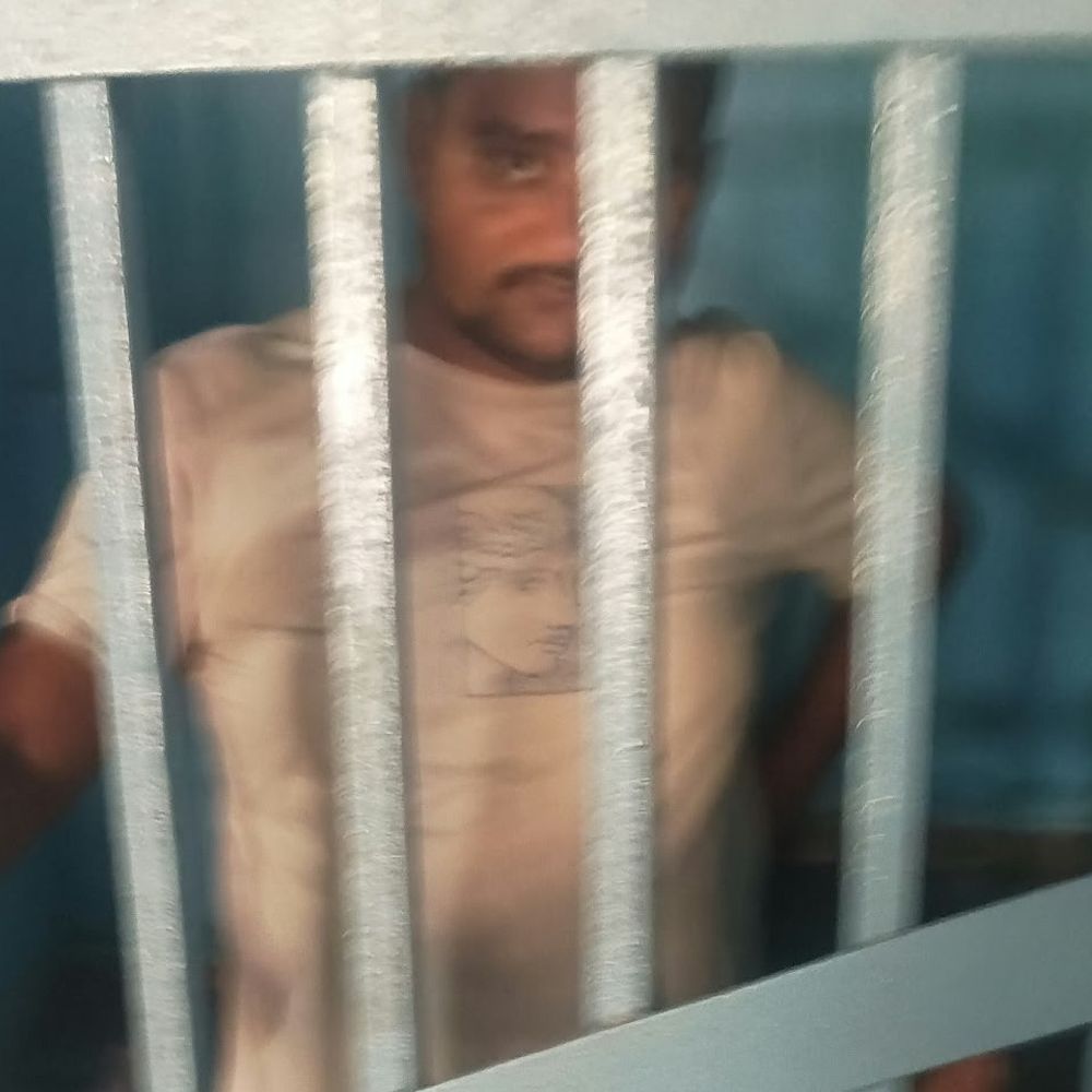 मारपीट-तलवारबाजी मामले में गिरफ्तार आरोपी निकला नाबालिग:जेल की जगह रिमांड होम भेजा, परिजन जन्म प्रमाण पत्र लेकर पहुंचे थाने