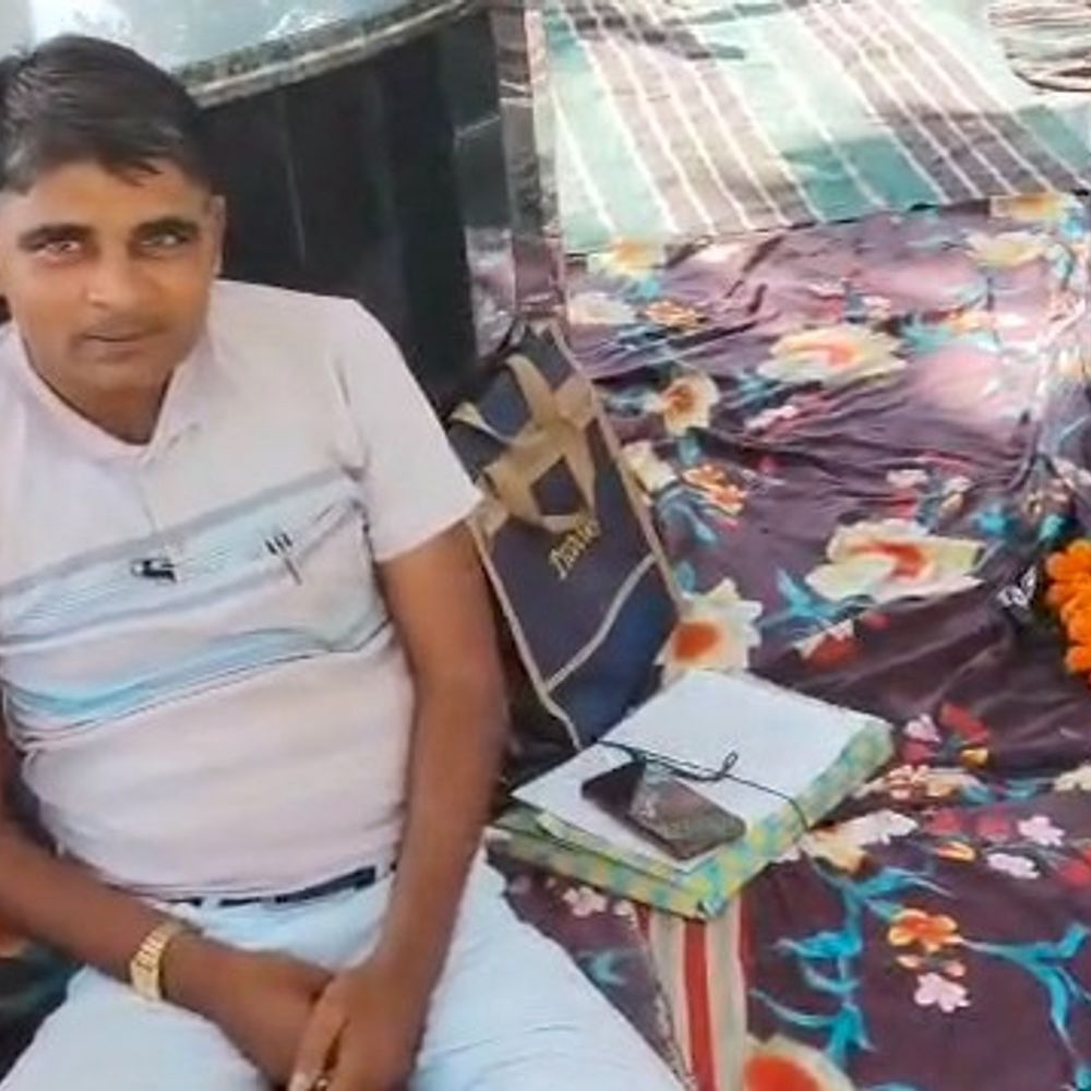 समस्तीपुर में पुलिस के खिलाफ अधिवक्ता आमरण अनशन पर बैठे:झूठे मुकदमे में फंसाने का आरोप, थानाध्यक्ष ने कहा- आरोप झूठे हैं