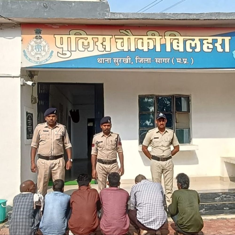 सागर के बिलहरा में जुआ फड़ पर पुलिस की दबिश:6 गिरफ्तार: 29,300 रुपए नकद, 3 मोबाइल और ताश पत्ते जब्त