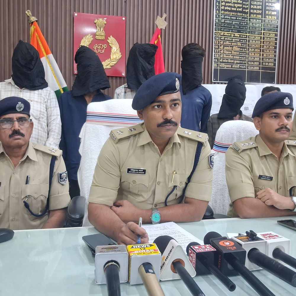 मुजफ्फरपुर में लूट-छिनतई करने वाले 5 बदमाश गिरफ्तार:10 दिन में 3 वारदातें, CSP संचालक से 50 हजार लूटे; ट्रक खलासी को गोली मारी