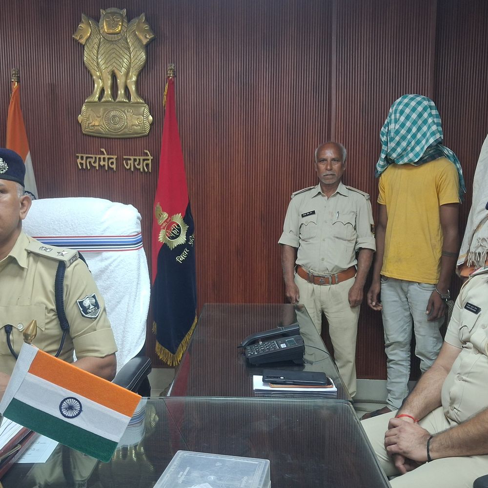मुजफ्फरपुर- बंधन बैंक कर्मी से लूट-छिनतई करने वाला गिरफ्तार:कांटी में मंदिर के पास एक दिन में दो घटनाओं को दिया था अंजाम; 13 हजार कैश और बाइक बरामद