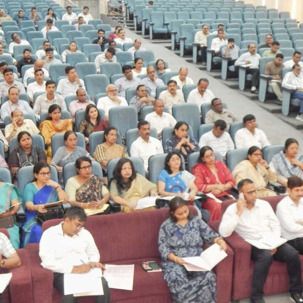 मुरादाबाद में PET परीक्षा के लिए कड़े सुरक्षा प्रबंध:अपर जिलाधिकारी ने पंचायत भवन सभागार में समीक्षा बैठक में दिए निर्देश