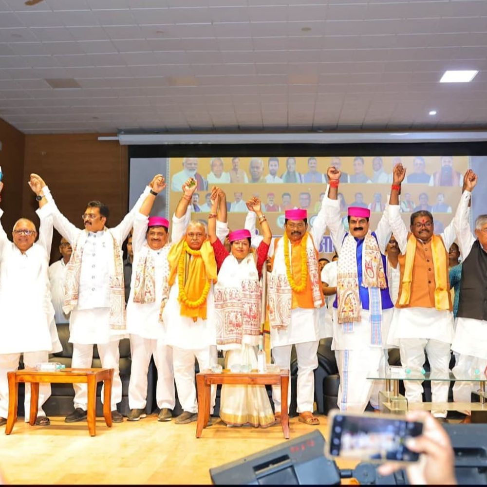दरभंगा में एनडीए प्रत्याशियों ने दाखिल किया नामांकन:प्रदेश अध्यक्ष बोले- एनडीए एकजुट, महागठबंधन खंड-खंड में बंटा है; जीत हमारी होगी