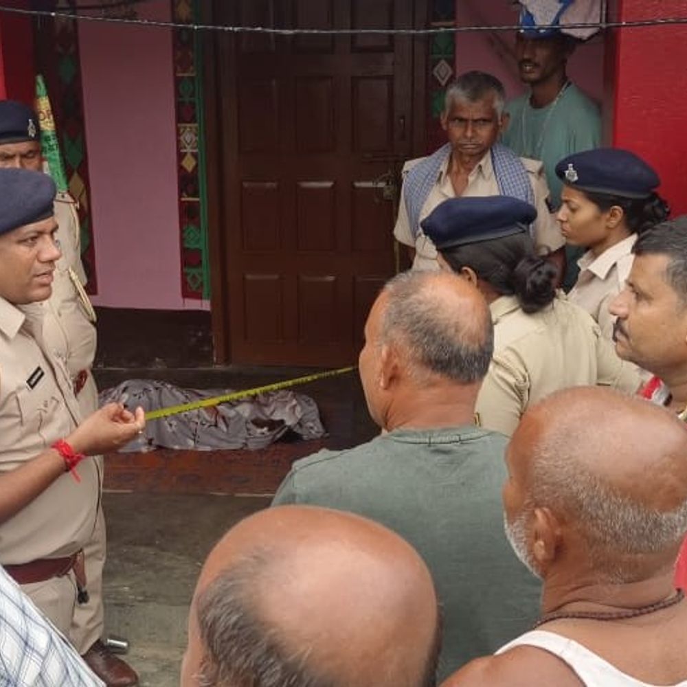 दरभंगा- 19 साल की विवाहिता की संदिग्ध परिस्थितियों में मौत:घर के बरामदे में मिली लाश, पति, ससुर, देवर मुंबई में करते हैं जॉब; हिरासत में सास